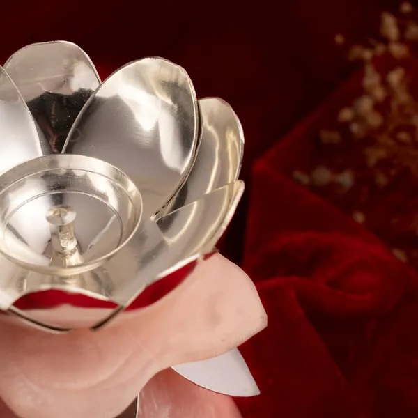 Velvet_Decorative_Lotus_Diya_Gift_Box