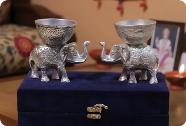 Metal_Traditional_Embossed_Elephant_Incense_Holder_Set