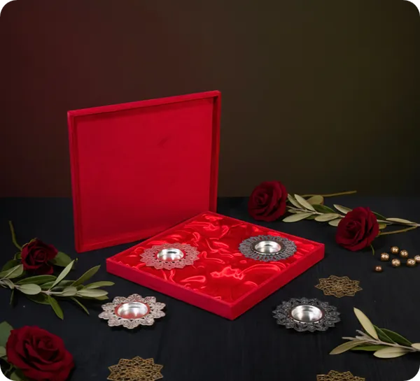 Metal_Traditional_Floral_Diya_Set_With_Gift_Box