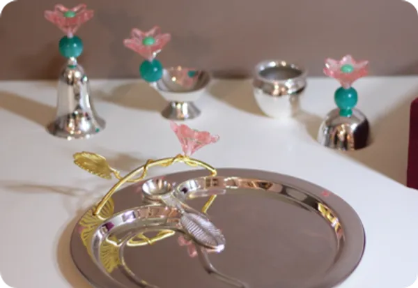 Silver-Toned_Floral_Pooja_Thali_Set
