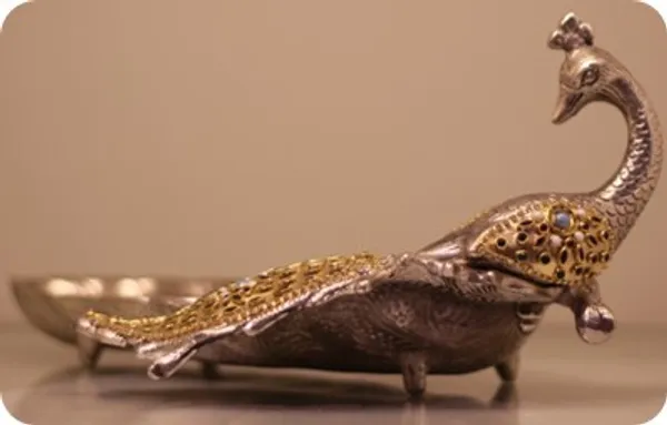 Metal_Peacock_Leaf_Design_Decorative_Showpiece