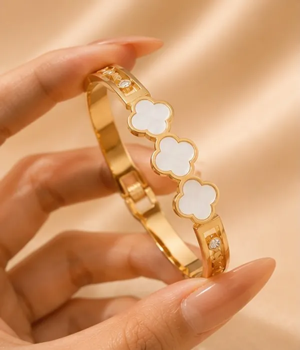 Gold_Stainless_Steel_Clover_Charm_Bracelet_For_Women
