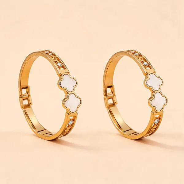 Gold_Stainless_Steel_Clover_Charm_Bracelet_For_Women