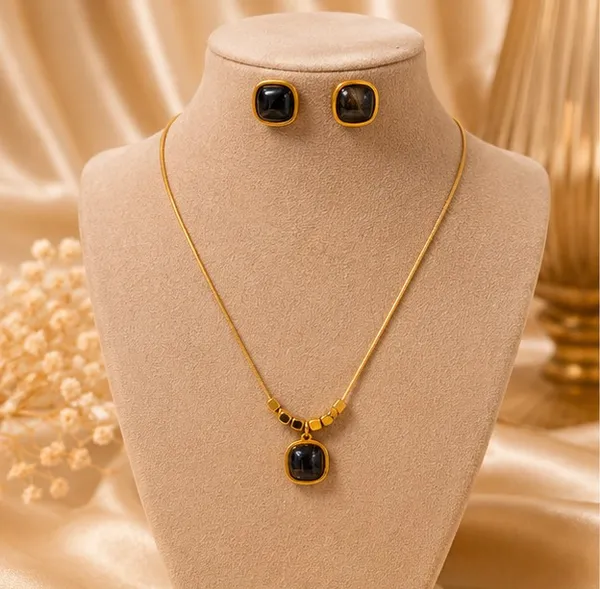 Gold_Stainless_Steel_Black_Stone_Necklace_Set_For_Women