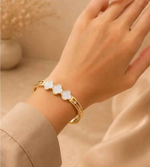 Gold_Stainless_Steel_Clover_Charm_Bracelet_For_Women