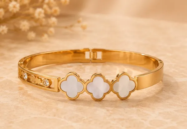 Gold_Stainless_Steel_Clover_Charm_Bracelet_For_Women