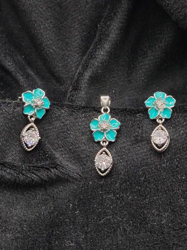 Silver_Blue_925_Silver_Turquoise_Floral_Pendant_For_Women