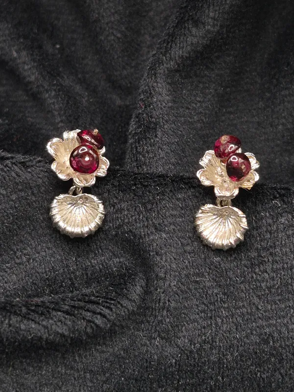 Gold-Tone_Floral_Embellished_Brooch_for_Women