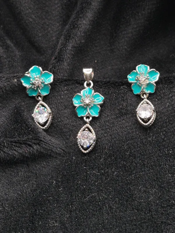 Silver_Blue_925_Silver_Turquoise_Floral_Pendant_For_Women