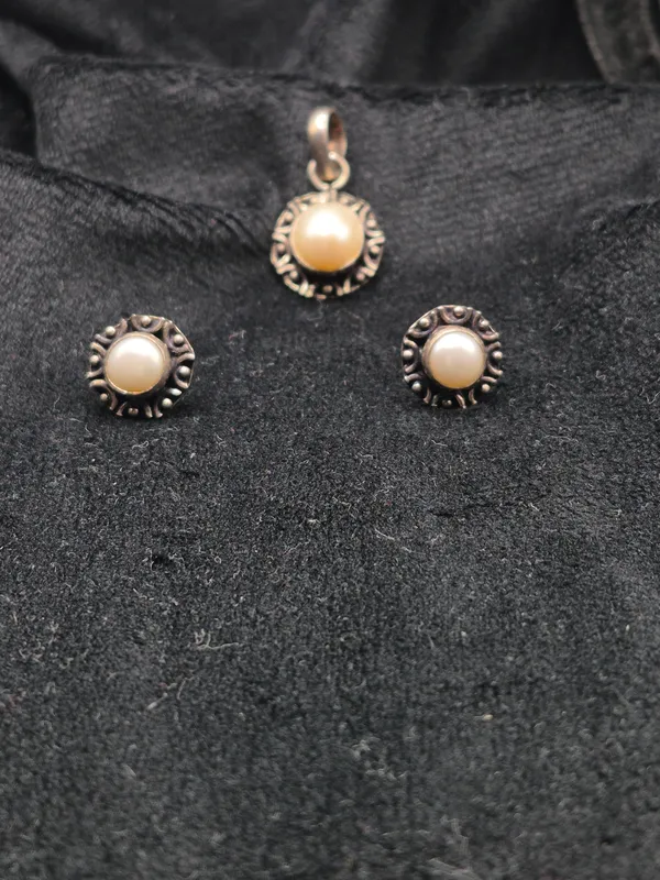 Gold_925_Silver_Oxidized_Pearl_Pendant_&_Earrings_Set_For_Women