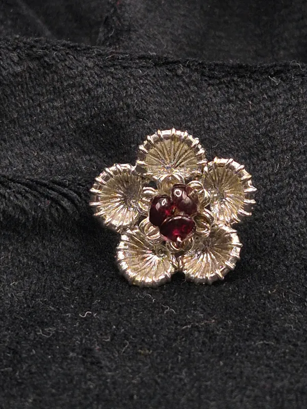Gold-Tone_Floral_Embellished_Brooch_for_Women