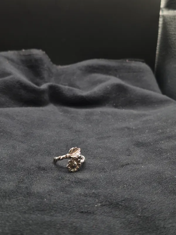 Silver_925_Silver_Twisted_Leaf_Charm_Ring_For_Women