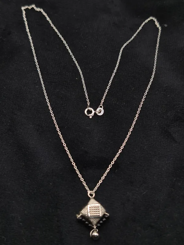 Silver-Tone_Geometric_Pendant_Necklace_for_Women