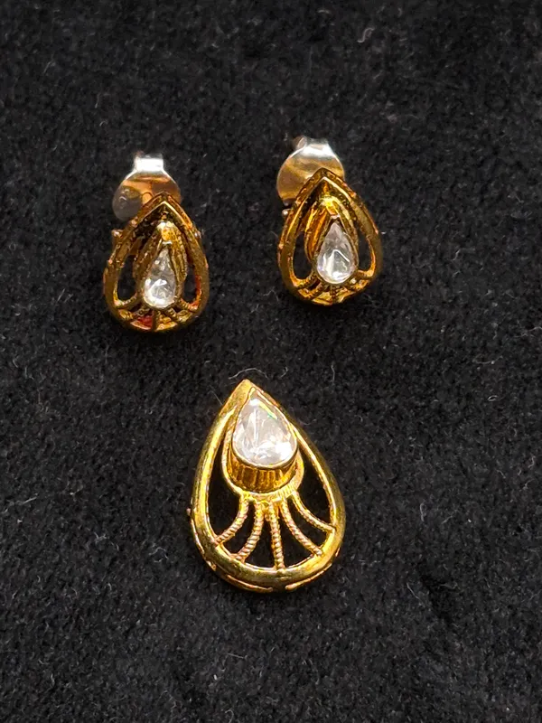 Gold_925_Silver_Teardrop_Pendant_&_Earrings_Set_For_Women