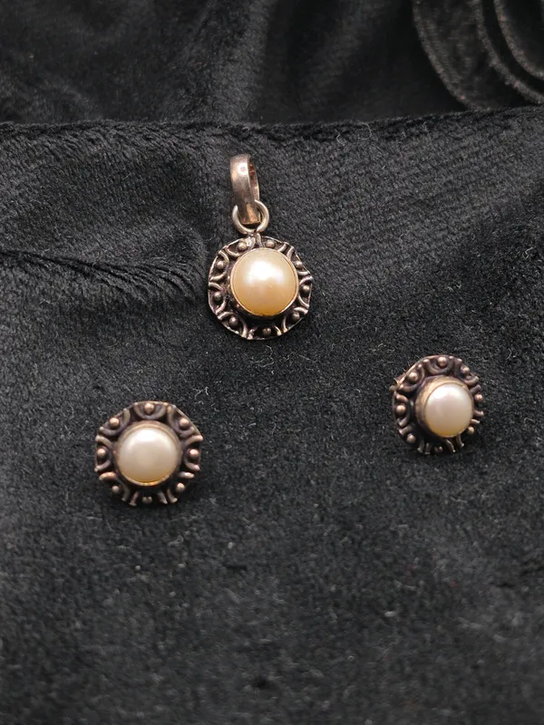 Gold_925_Silver_Oxidized_Pearl_Pendant_&_Earrings_Set_For_Women