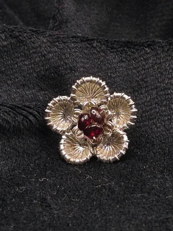 Gold-Tone_Floral_Embellished_Brooch_for_Women