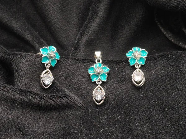 Silver_Blue_925_Silver_Turquoise_Floral_Pendant_For_Women