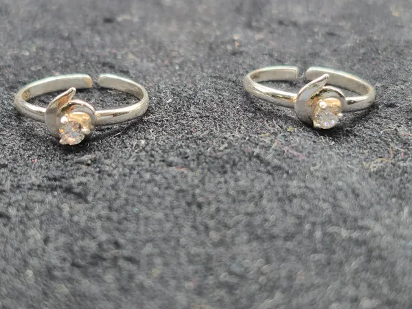 Silver_925_Silver_Solitaire_Adjustable_Toe_Ring_For_Women