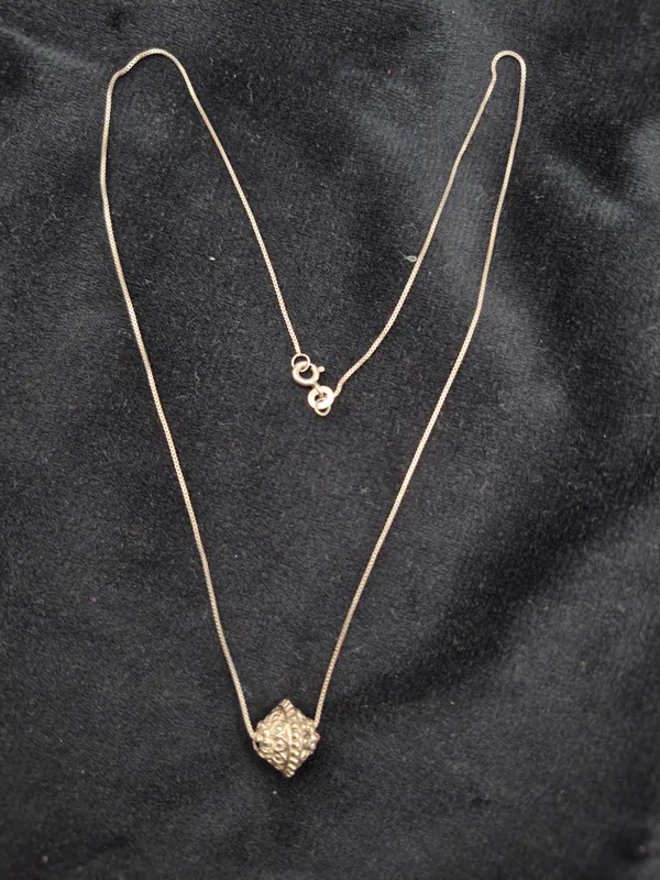 Gold_925_Silver_Ornate_Pendant_For_Women