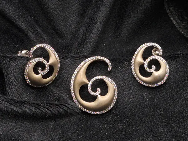 Gold_925_Silver_Rhinestone_Pendant_&_Earrings_Set_For_Women