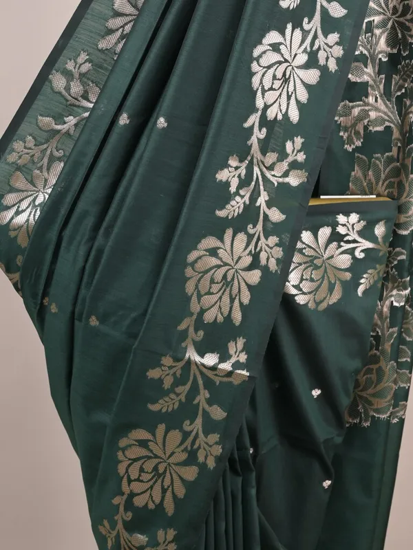Green_Floral_Embroidered_Saree_for_Women