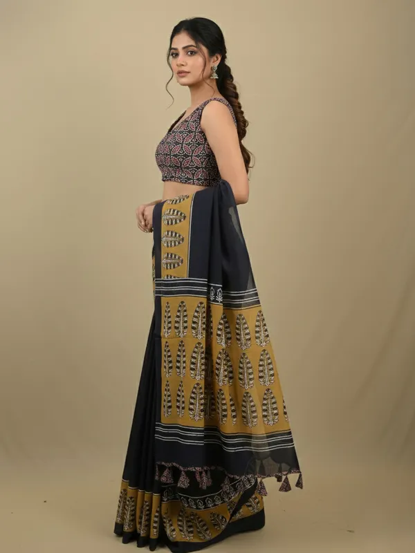 Black_Printed_Saree_for_Women