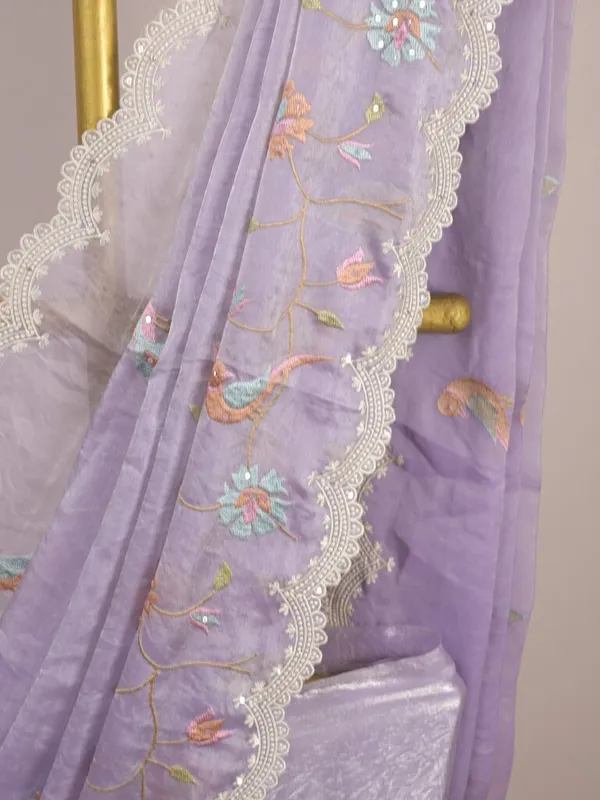 Lavender_Embroidered_Lace_Border_Saree_for_Women
