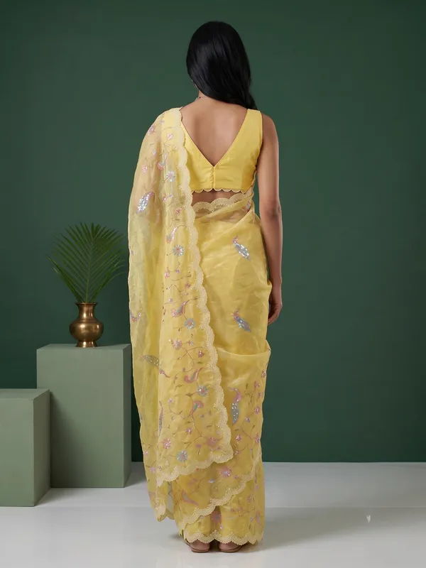 Yellow_Floral_Embroidered_Saree_For_Women