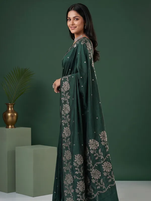 Green_Floral_Embroidered_Saree_for_Women