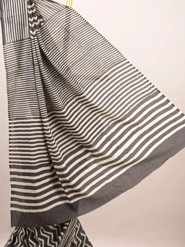Black_And_Cream_Printed_Saree_for_Women