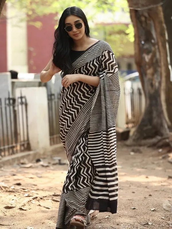 Black_And_Cream_Printed_Saree_for_Women