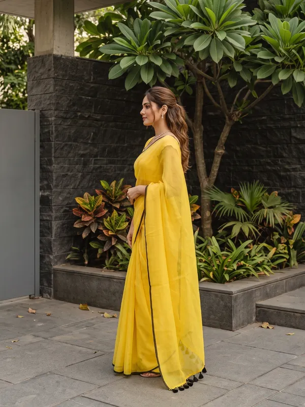 Yellow_Sheer_Saree_With_Tassel_Border_for_Women