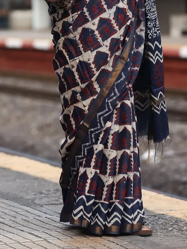 Navy_Blue_Printed_Saree_For_Women