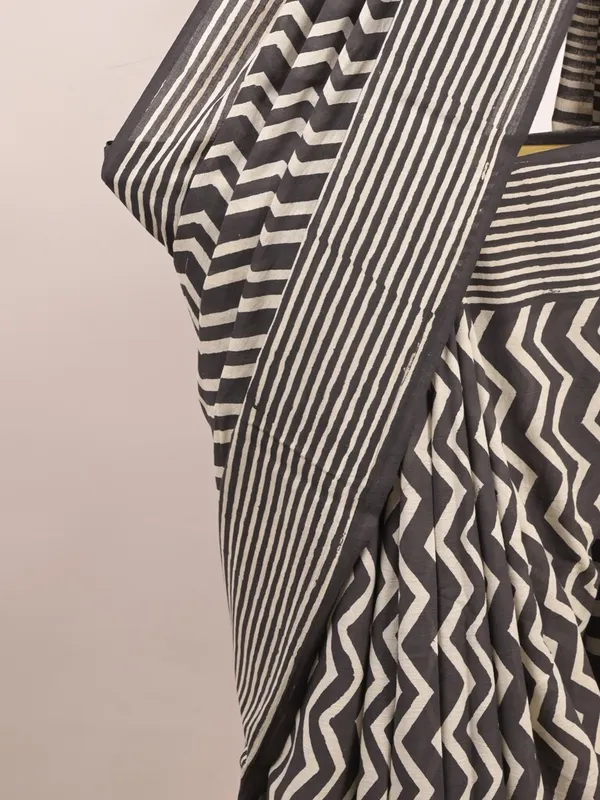 Black_And_Cream_Printed_Saree_for_Women