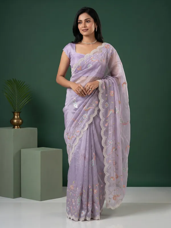 Lavender_Embroidered_Lace_Border_Saree_for_Women