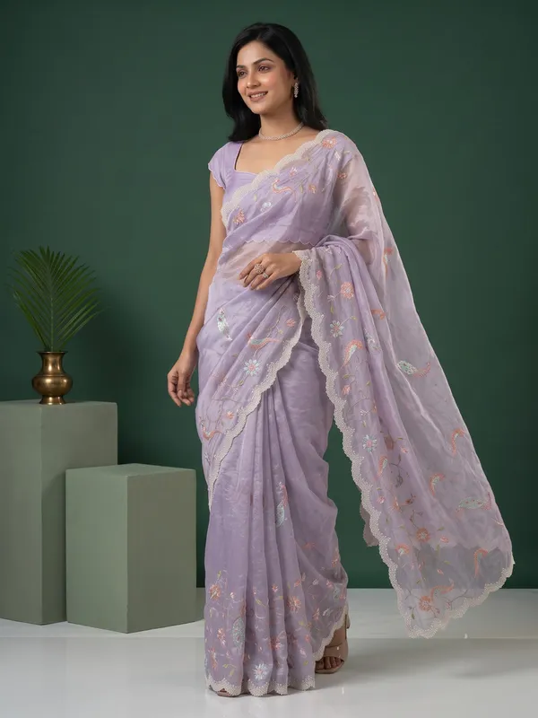 Lavender_Embroidered_Lace_Border_Saree_for_Women