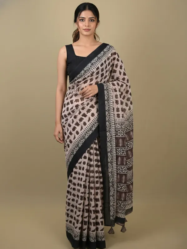 Beige_Printed_Saree_for_Women