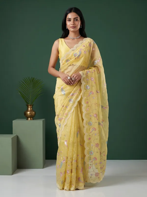 Yellow_Floral_Embroidered_Saree_For_Women