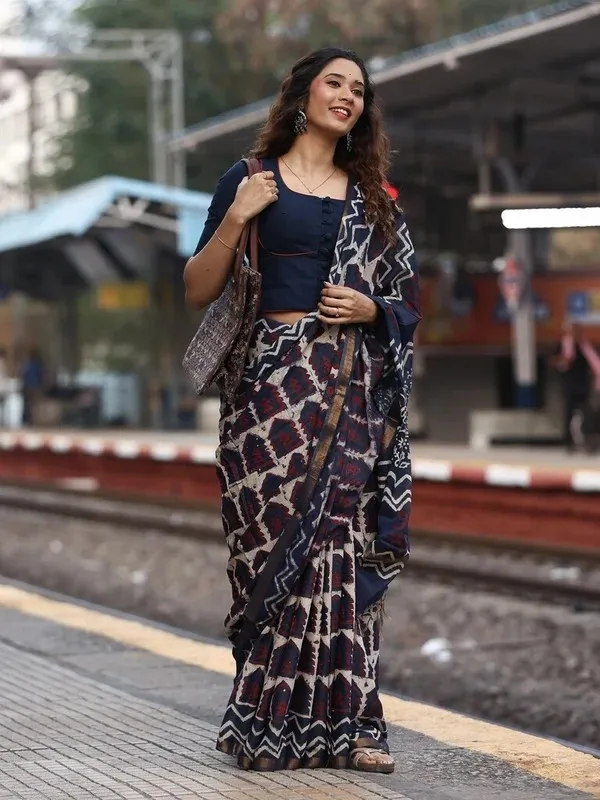 Navy_Blue_Printed_Saree_For_Women