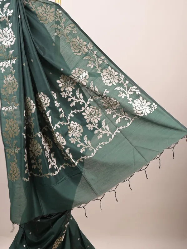 Green_Floral_Embroidered_Saree_for_Women