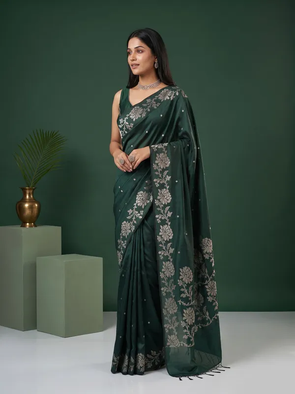 Green_Floral_Embroidered_Saree_for_Women