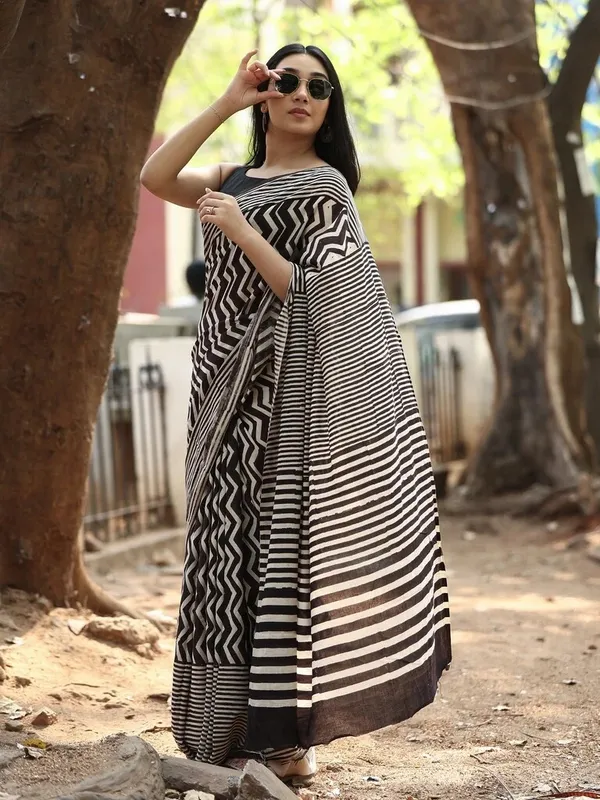 Black_And_Cream_Printed_Saree_for_Women