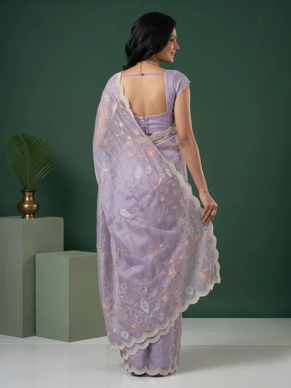 Lavender_Embroidered_Lace_Border_Saree_for_Women
