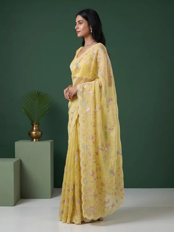 Yellow_Floral_Embroidered_Saree_For_Women