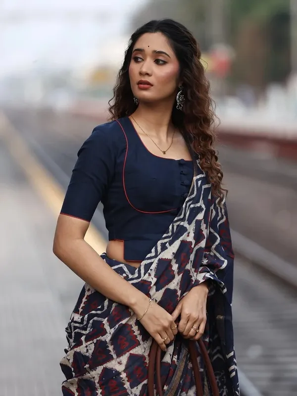 Navy_Blue_Printed_Saree_For_Women