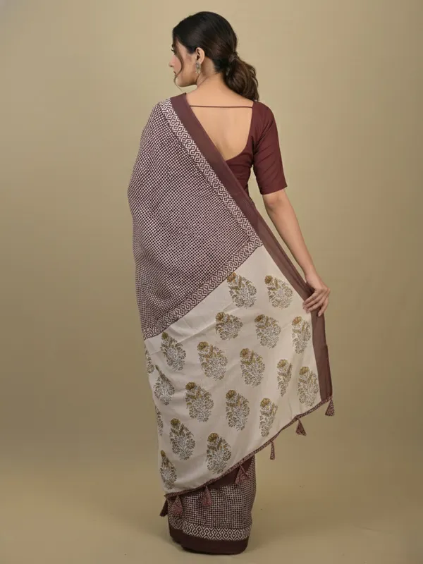 Brown_Patterned_Saree_for_Women