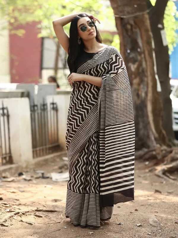 Black_And_Cream_Printed_Saree_for_Women