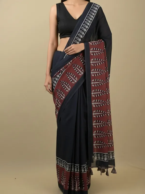 Black_And_Maroon_Printed_Saree_For_Women