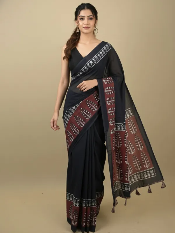 Black_And_Maroon_Printed_Saree_For_Women