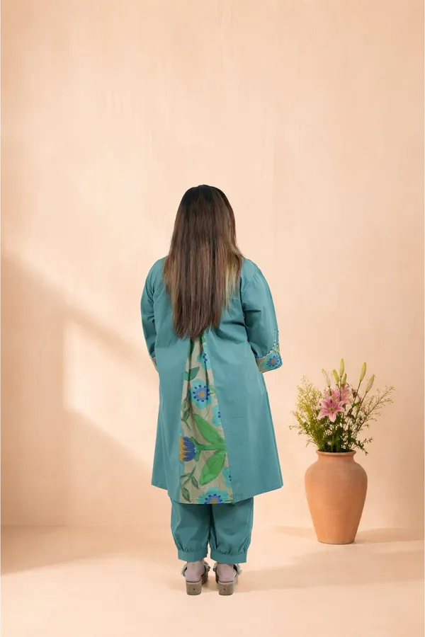 The_Regal_Drape_Floral_Cape